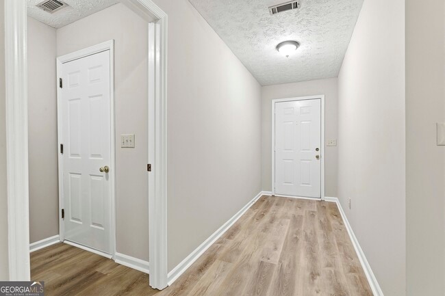Building Photo - 518 Longwood Ln