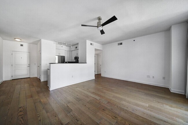 Building Photo - Beautiful 2 Bed 2 Bath Condo in Dilworth!