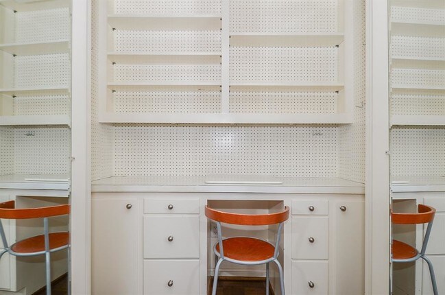 Building Photo - 8606 Oakford Dr