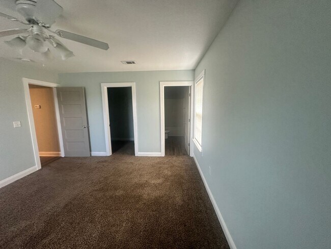 Building Photo - 2 Bedroom 1 Bath  Duplex in Hahira