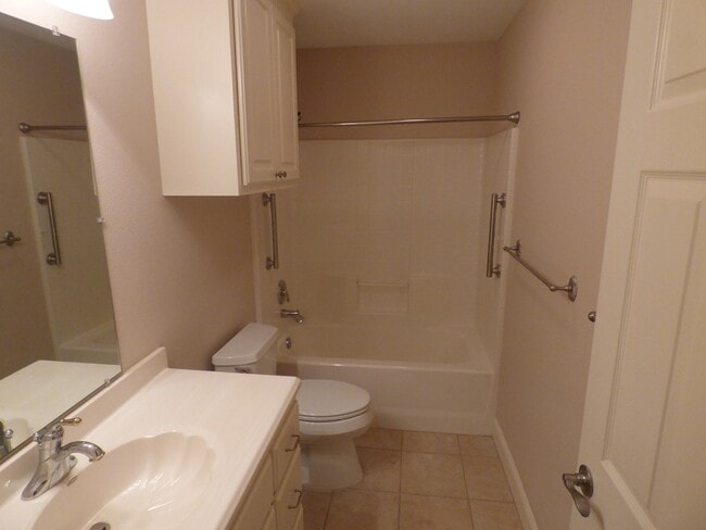 Building Photo - 636 St James Pl
