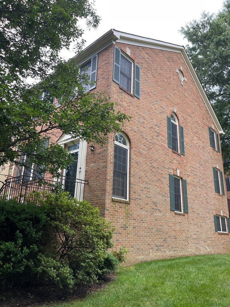 End Unit - 2100 Bobbyber Dr