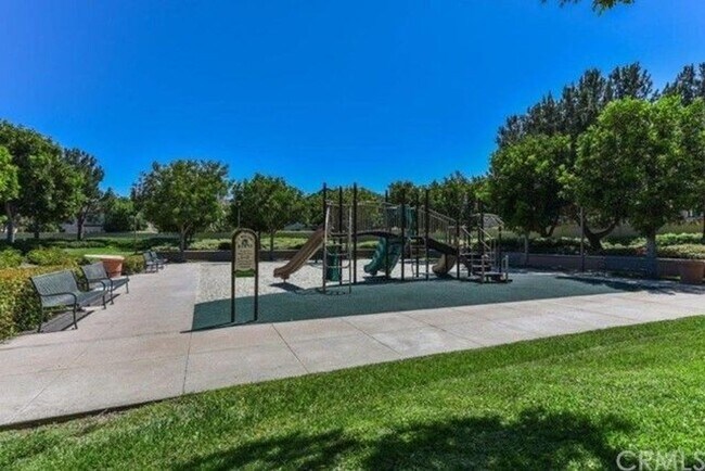 Building Photo - Spacious 3Bd 2.5Ba Home w/Den