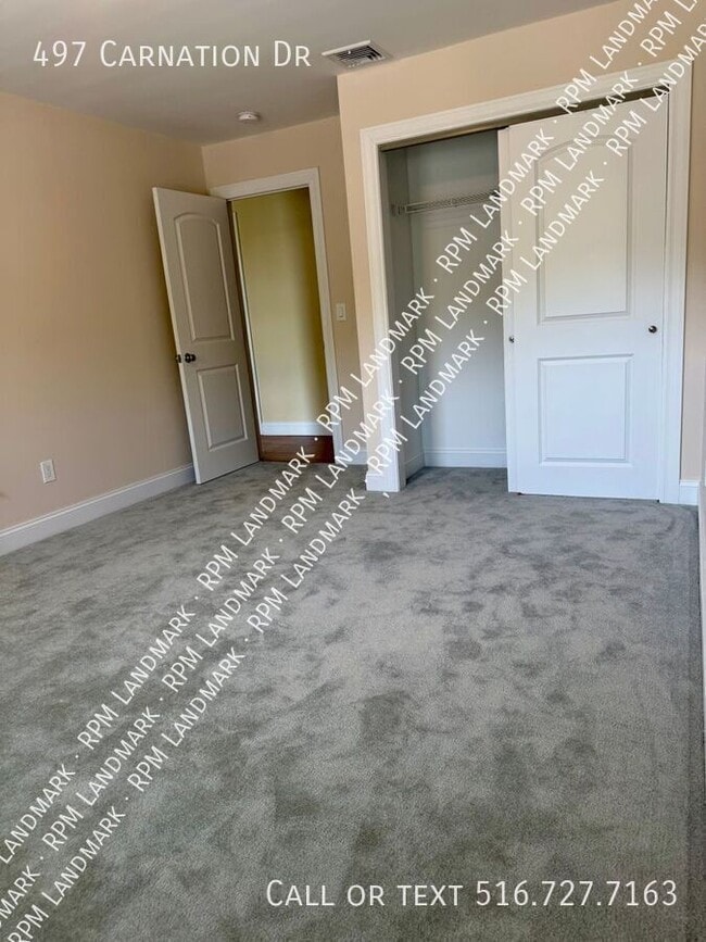 Building Photo - 497 Carnation Dr