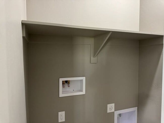 Building Photo - Beautiful Modern 3Bdm 2Ba Home, Easy Access to I-10, Must See!