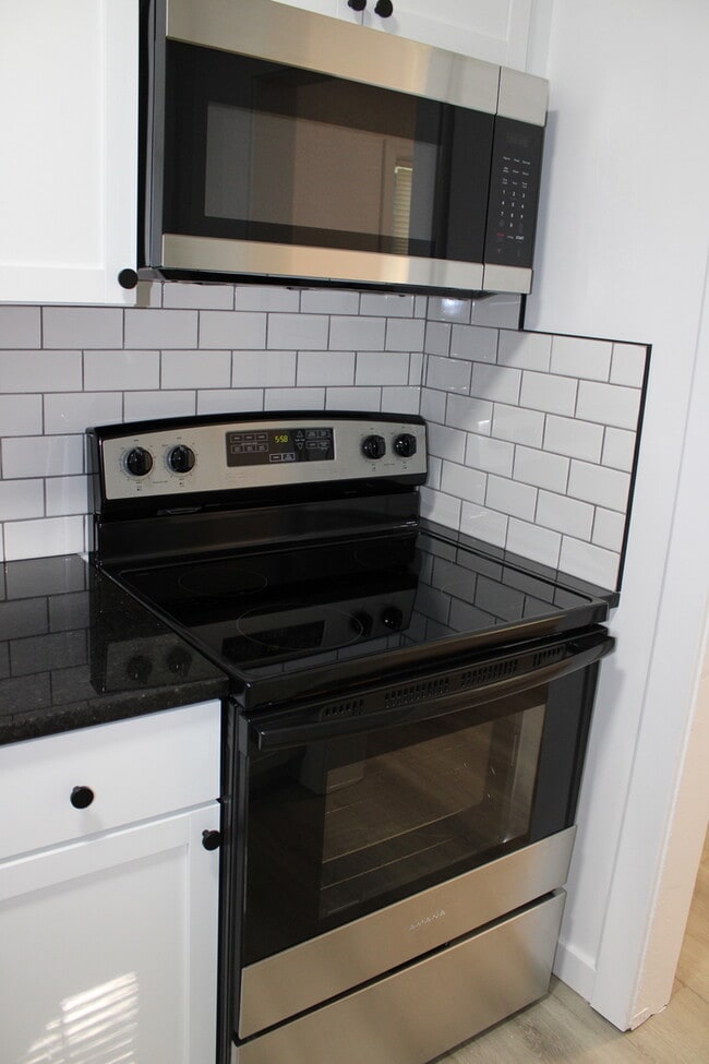 Building Photo - 2bed 1bath in Midtown