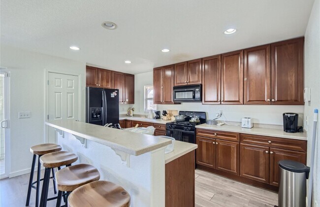 Building Photo - Huge room in a large shared home, private ...