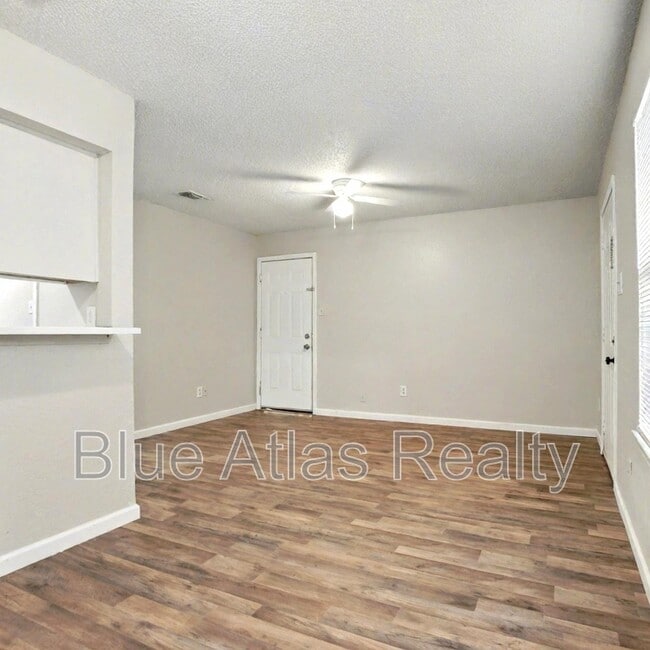 Building Photo - 5519 Wellesley Ave