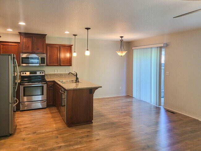 Building Photo - 407-409 Madrona Ave SE