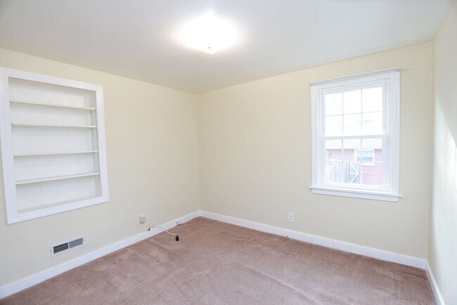 Building Photo - Spacious Brick Rancher in the heart of Tuckahoe in Westend!