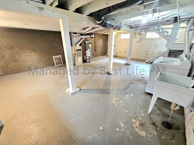 Building Photo - 223 NE 62nd Ave