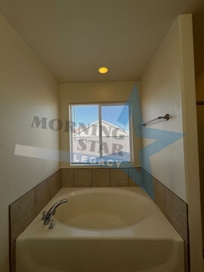 Building Photo - REDUCED! Spacious 4 Bed House in Rincon Mesa!