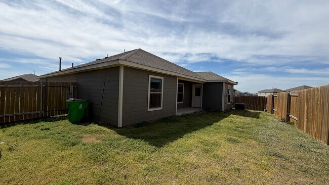 Building Photo - Ready to Move In 3-Bedroom Living with Modern Comforts in Ponder, TX