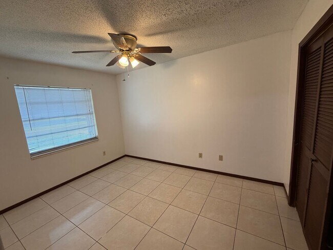 Building Photo - 2036 Las Palmas Cir