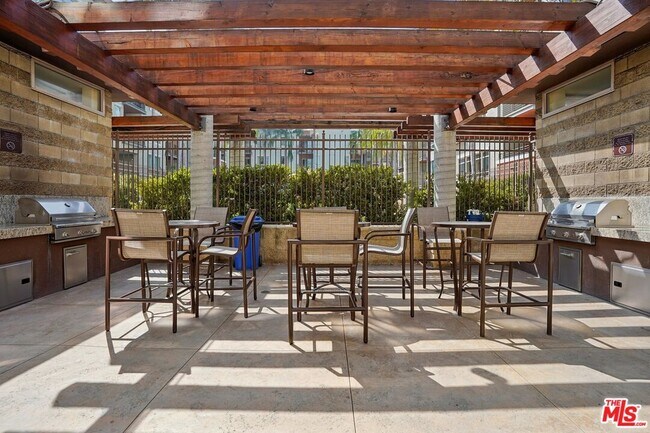 Building Photo - 100 S Alameda St