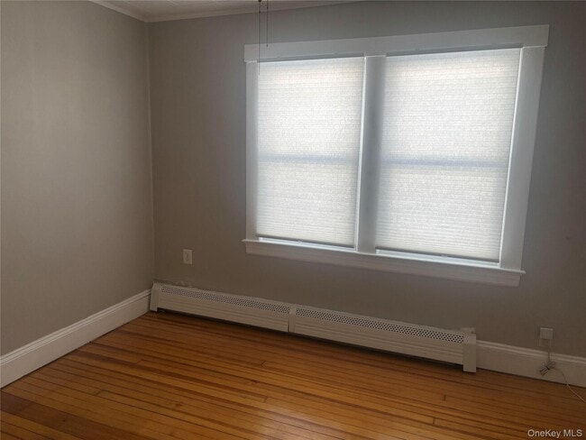 Building Photo - 109 Roosevelt Ave