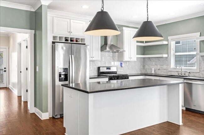 Building Photo - Columbia Avenue Condo