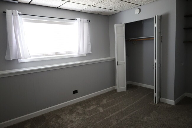 Building Photo - 1401 Hillside Ln