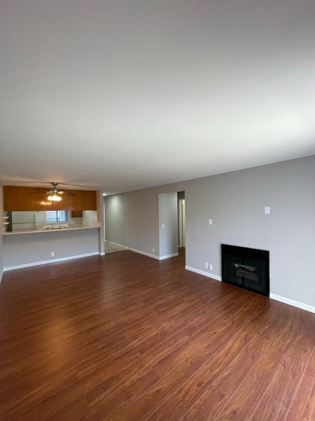 Building Photo - 3315 E 15th St