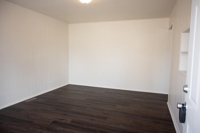 Building Photo - 423 Fairlawn Dr