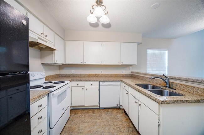 Building Photo - 13483 Garden Grove