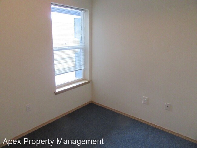 Building Photo - 1 br, 1 bath Apartment - 1304 RAILROAD AVENUE