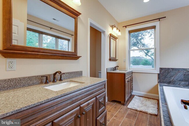Building Photo - 43840 Bardmore Way