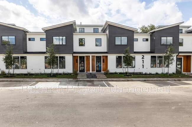 Primary Photo - 211 Lynn Dr