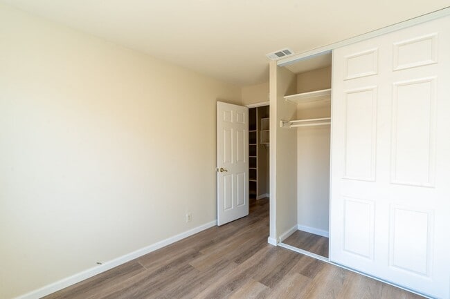 Building Photo - 1525 Jasmine Way