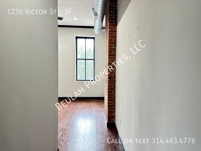 Building Photo - Newly Renovated 2BD/2BA in Walkable Soulard