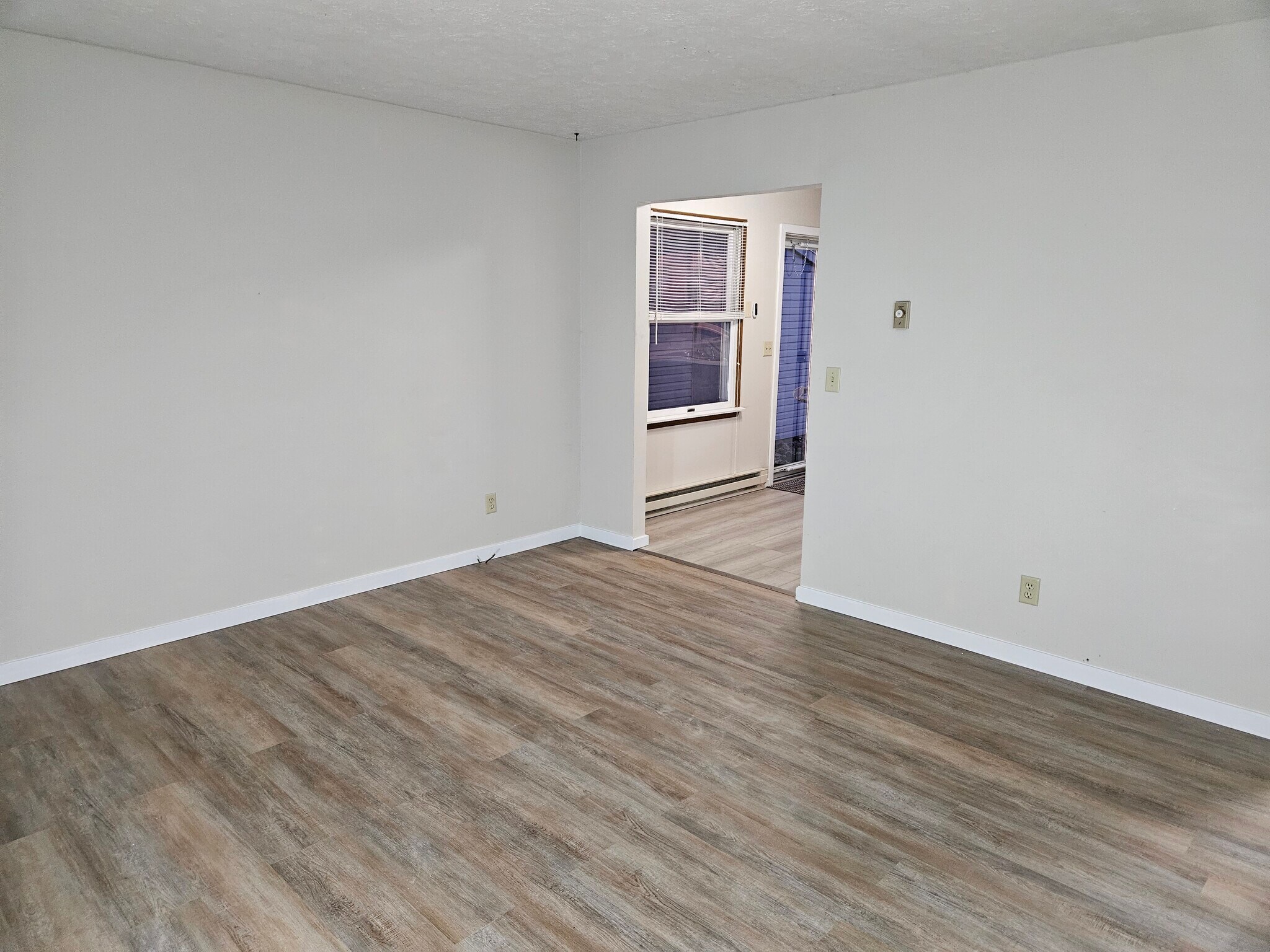 Building Photo - 610 N Wagner Ave