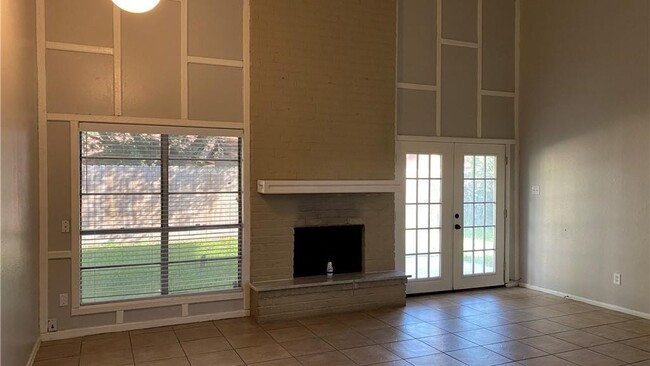 Building Photo - 1622 Memorial Pkwy