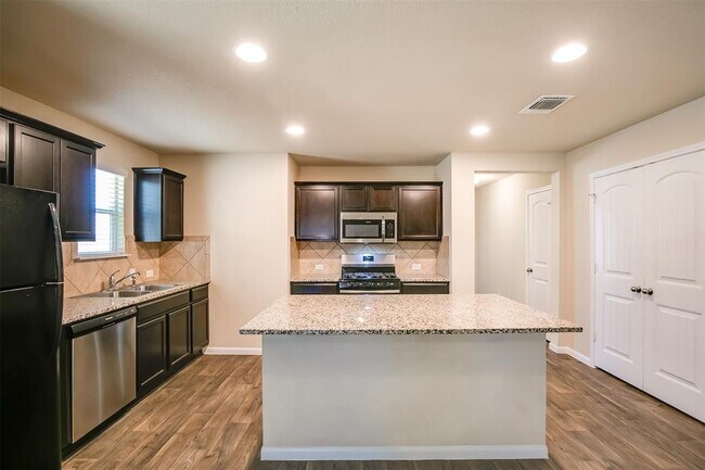 Building Photo - 15008 Custis Ln