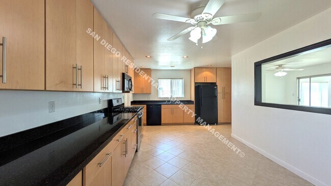 Building Photo - Spacious 3-Bedroom, 2-Bath Home Near the B...