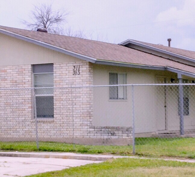 Building Photo - 313 Tarasco St