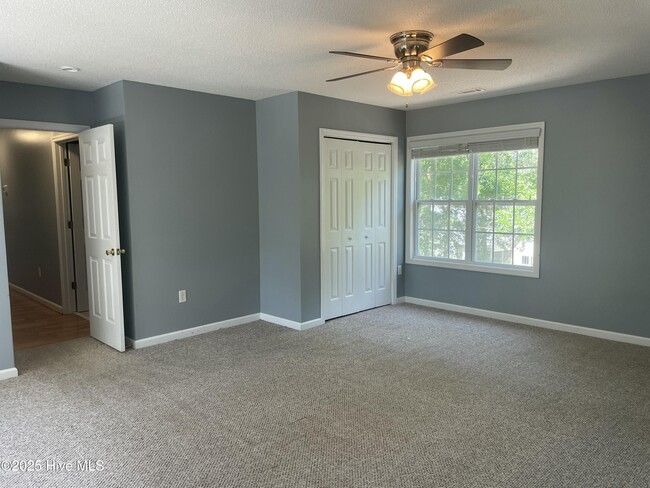 Building Photo - 151 Bayshore Dr
