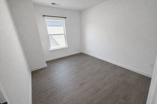 Building Photo - 12 Catawba Ave
