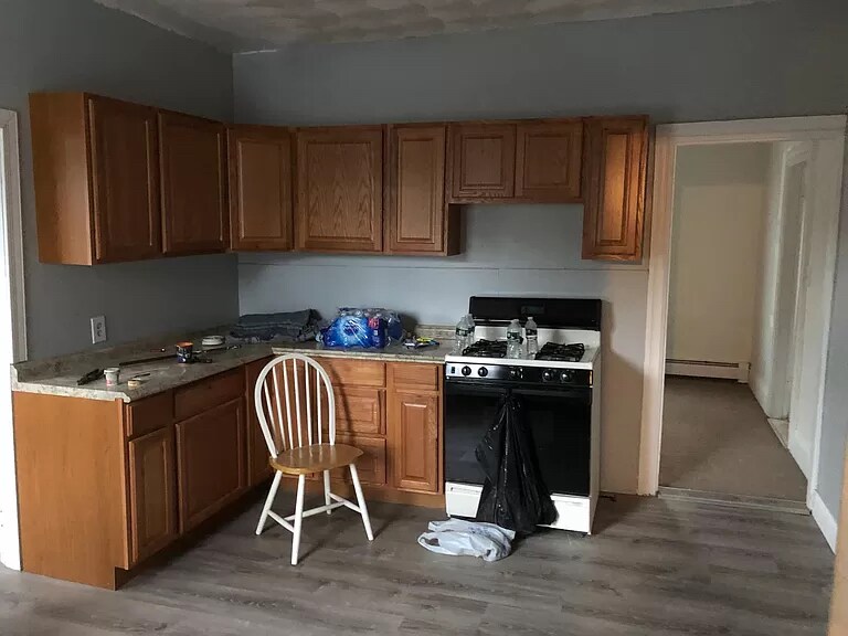 Building Photo - 635 Fall River Ave