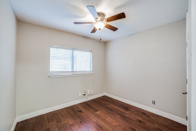 Building Photo - 6158 Valley Clf