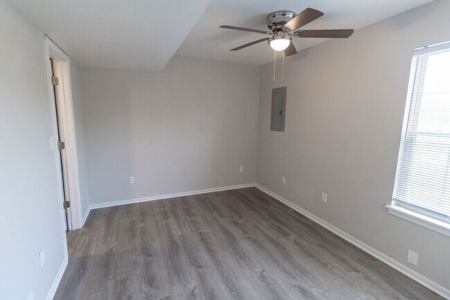 Building Photo - 5209-5211 Currituck Lane