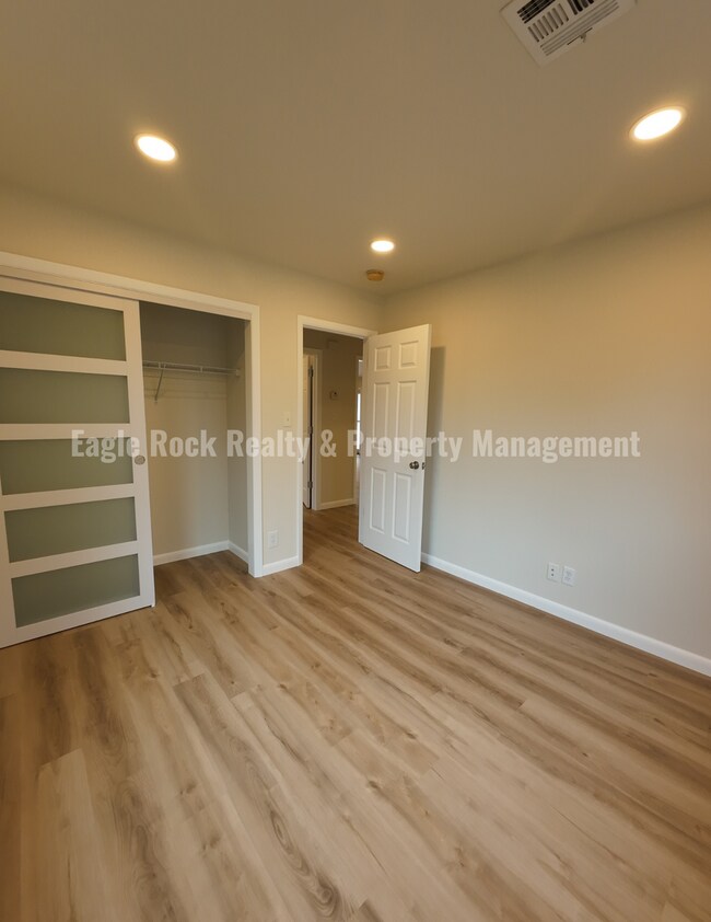 Building Photo - 1369 E 67th St