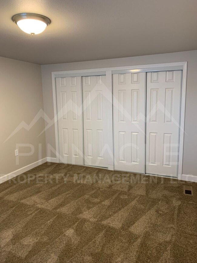 Building Photo - 2 Bedroom House