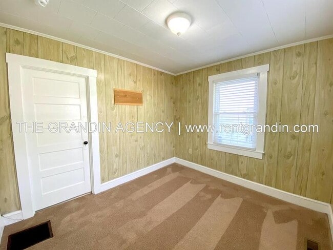 Building Photo - 1234 Buena Vista Blvd SE