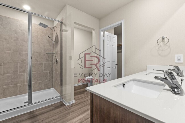 Building Photo - Beautiful 3 bedroom 2 bathroom home