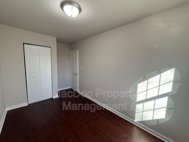 Building Photo - 534 Olde Greenwich Cir