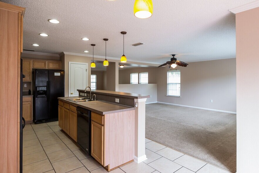 Building Photo - 1417 Heather Ct