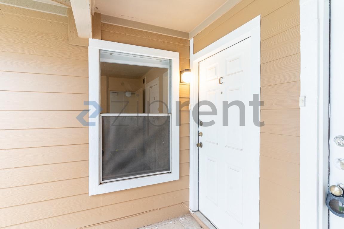 Building Photo - Unit C