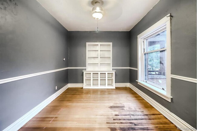 Building Photo - Charming 4 Bed, 2 Bath Town Home in Prime ...