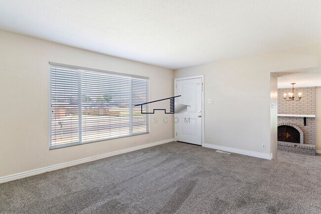 Building Photo - Washington Terrace 2 Bedroom Home!