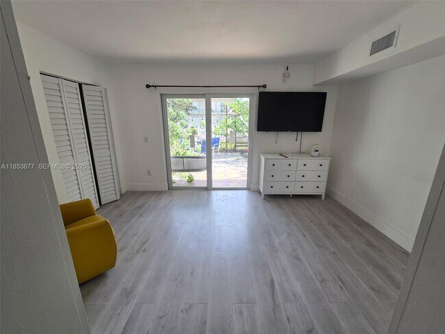 Building Photo - 6886 NW 166th Terrace